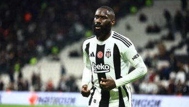 arthur masuaku gorusme odasina dcUH32FV