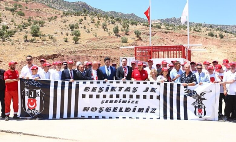 Beşiktaş U16 Futbol Takımı Gabar'ı ziyaret etti 1 besiktas u16 futbol takimi gabari ziyaret etti KG4Gu3Gv