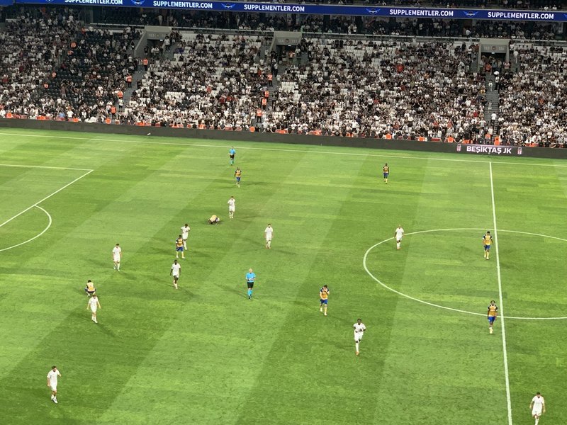 Beşiktaş taraftarından büyük tepki! İlk yarının sona ermesiyle birlikte... 4 besiktas taraftarindan buyuk tepki ilk yarinin sona ermesiyle birlikte 2 vCvDaqem