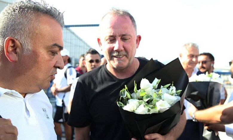 Çiçeklerle karşılandı 1 ciceklerle karsilandi HpFzJ7f7