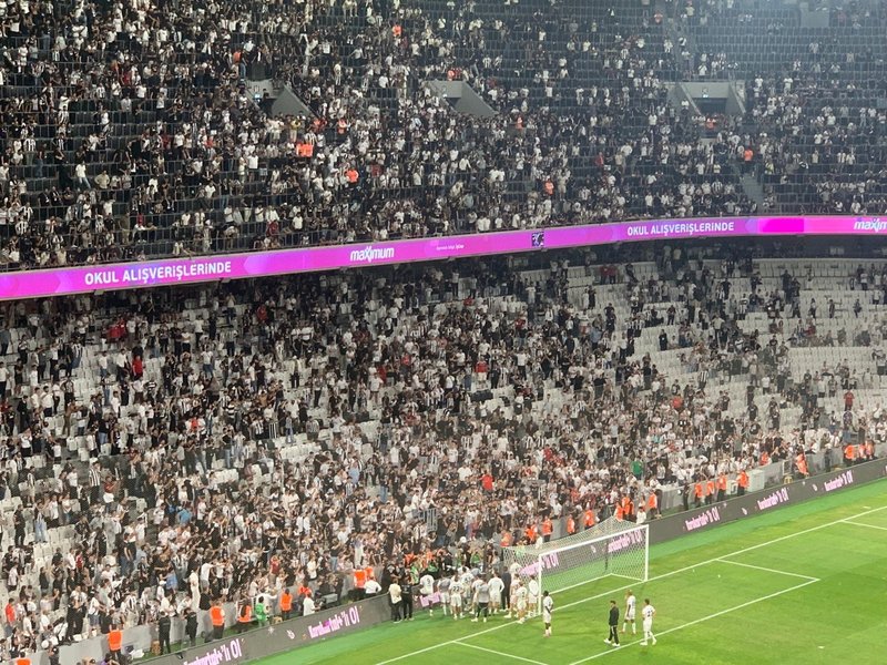 Dolmabahçe'de 'İstifa' sesleri! Beşiktaş Teknik Direktörü Solskjaer'e şok protesto 2 dolmabahcede istifa sesleri besiktas teknik direktoru solskjaere sok protesto 0 WMhepsHa