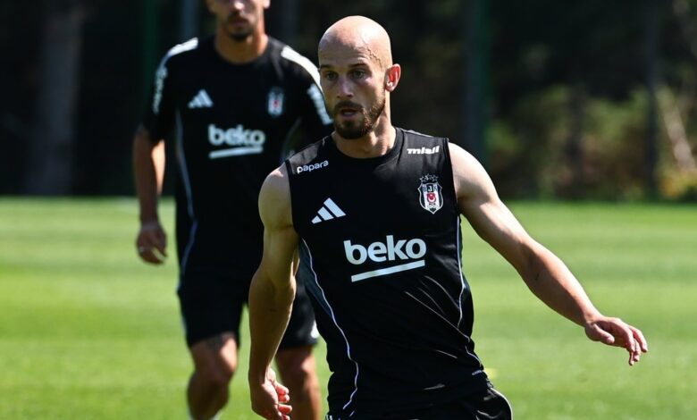 Beşiktaş'ta Vaclav Cerny ve Gökhan Sazdağı ilk antrenmanına çıktı 1 besiktasta vaclav cerny ve gokhan sazdagi ilk antrenmanina cikti nEjdkQCU