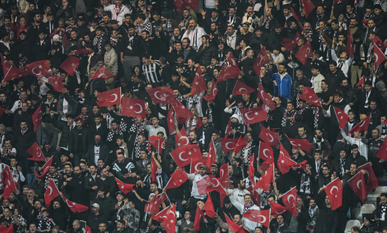 besiktasli taraftarlardan yonetime transfer tepkisi CFjsTaHi